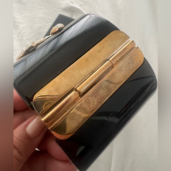 👑✅PRICE FIRM✅ Beautiful Vintage Chanel Black Resin Cuff Bracelet. - Picture 11 of 16